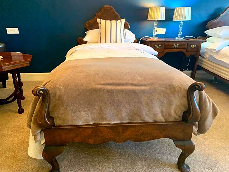 The Coast Yard B & B and Garden Chalets