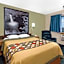 Super 8 by Wyndham Antigo