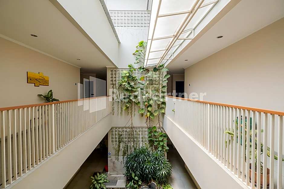 Palm Eight Mitra RedDoorz