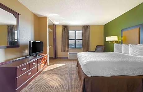 King Room - Non Smoking/Interior Hall/Pet Friendly