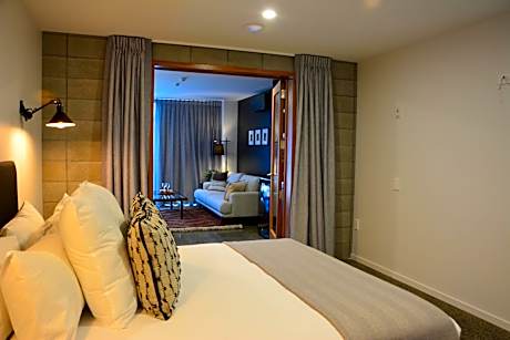 Deluxe 1 Bedroom Apartment