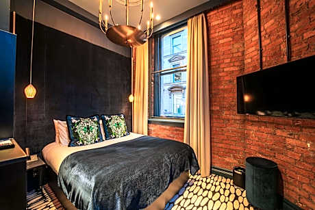 King Suite with Living Area and Kitchenette - Non-Smoking