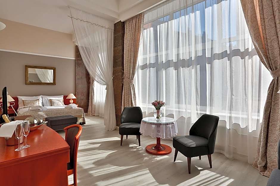 Photo 1 of 9 of Junior Suite