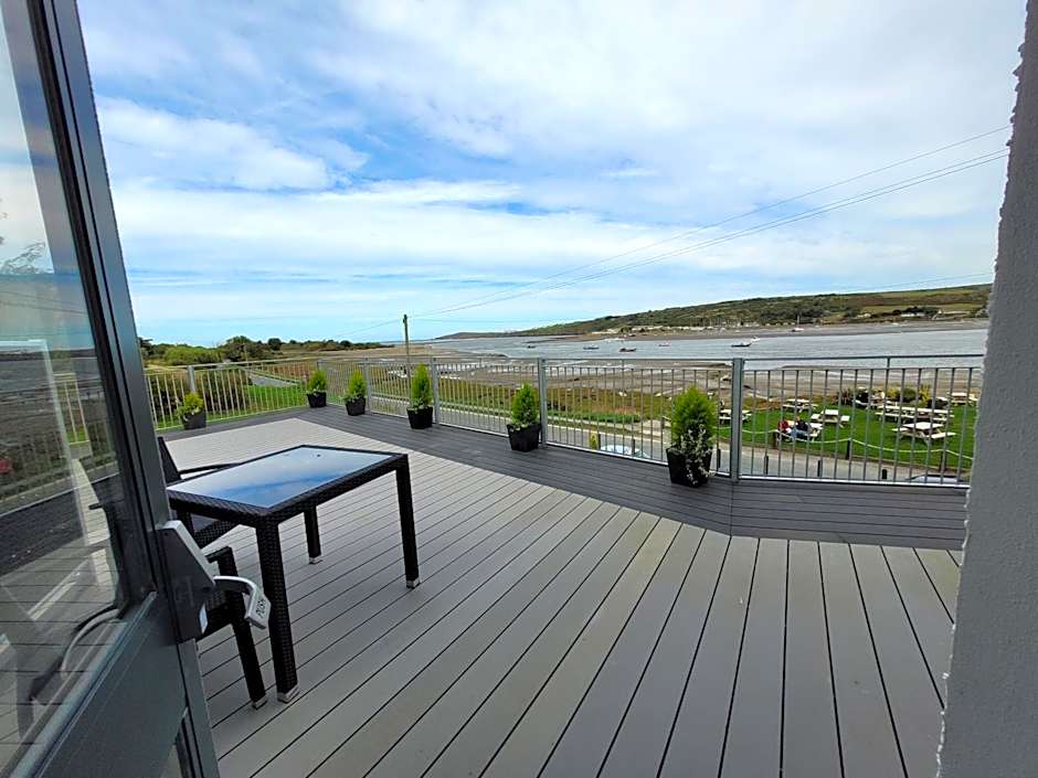 The Teifi Waterside Hotel