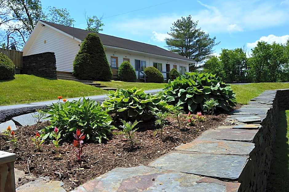 Hollow Inn and Motel