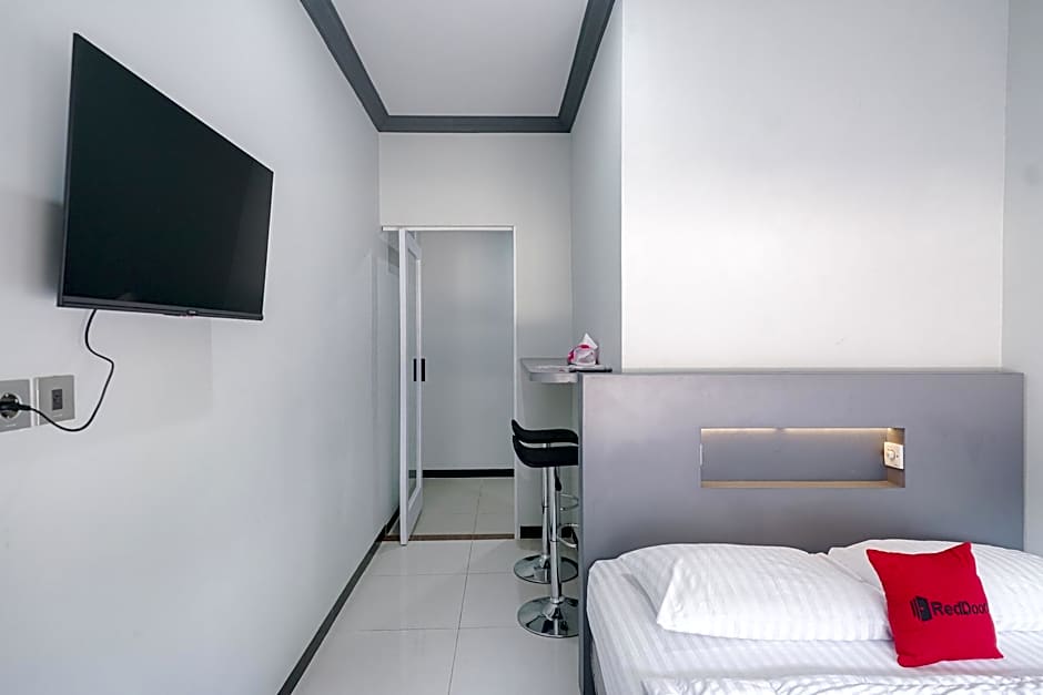 RedDoorz Plus Syariah @ Jalan Endro Suratmin Lampung