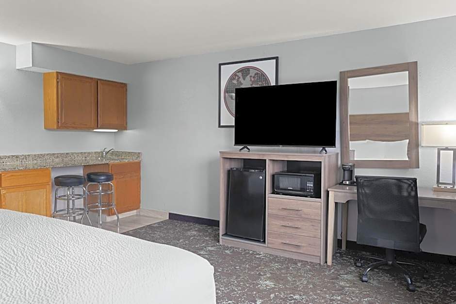 Ramada by Wyndham Cedar Rapids South