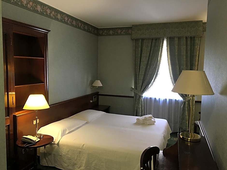 Hotel De La Ville