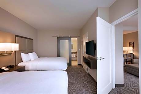 2 Queen Beds Two Room Suite