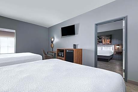 One-Bedroom Family Suite with One King Bed and Two Queen Beds, Non-Smoking