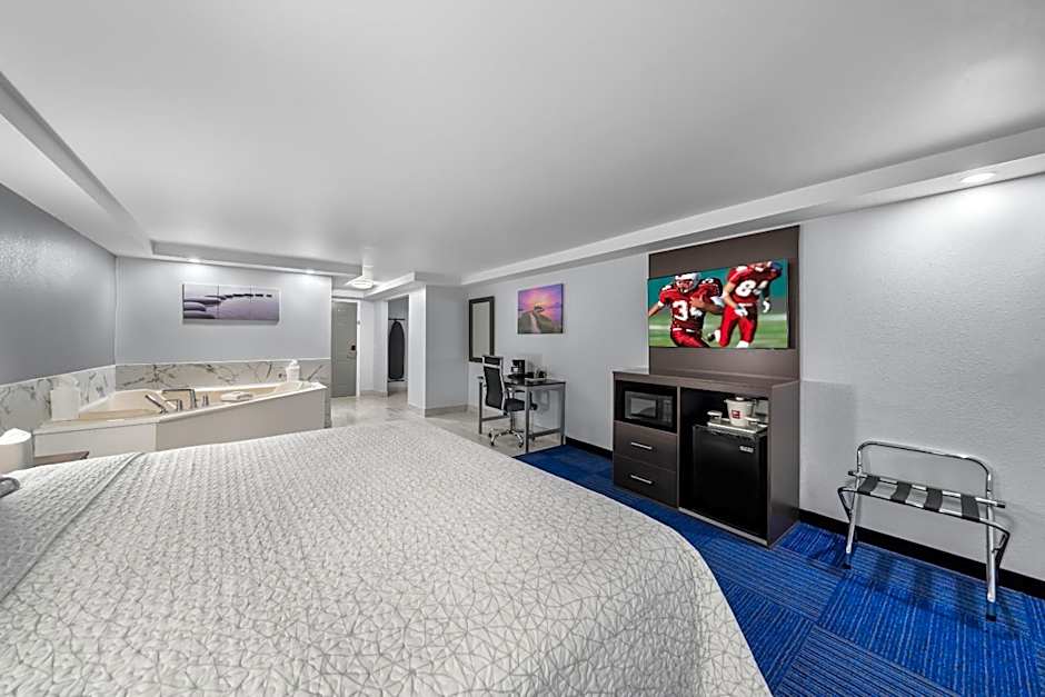 Admiralty Inn & Suites - a Red Collection Hotel