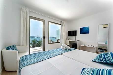 Twin Room with Sea View and Balcony