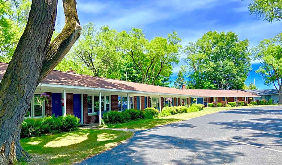 Elk Rapids Lakeshore Inn