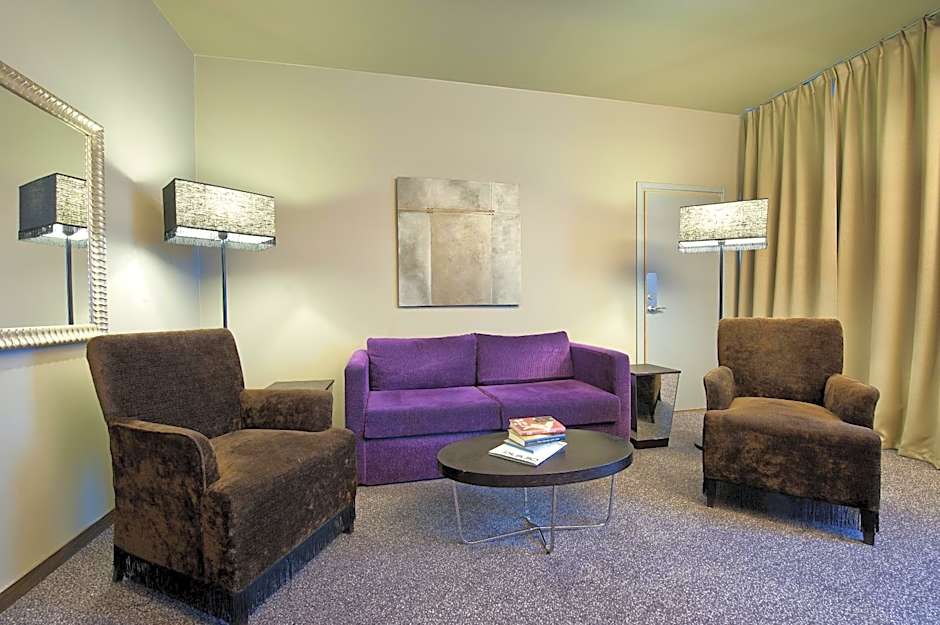 Home Hotel Folketeateret