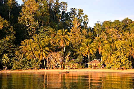 Harmony Bay Resort and Dive Center