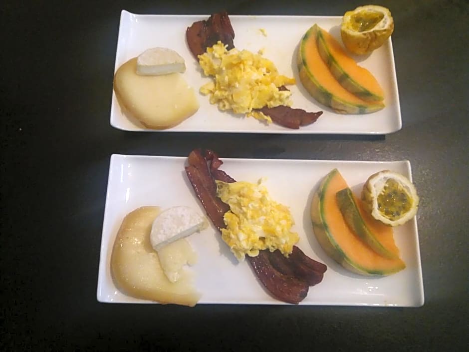 Chambre d'hôte et Loft dans maison de charme piscine à débordement La Villa Gialla