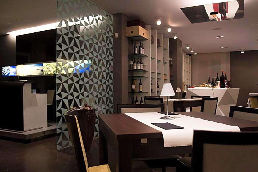 Zara Rooms & Suites