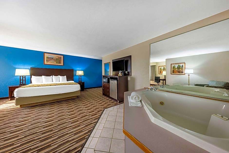 Photo 1 of 5 of Deluxe Studio 1 King Bed Suite