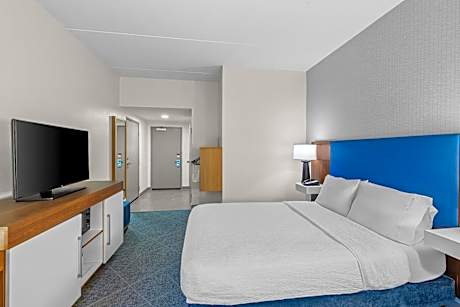 Queen Room with Roll-In Shower - Disability Access/Non-Smoking