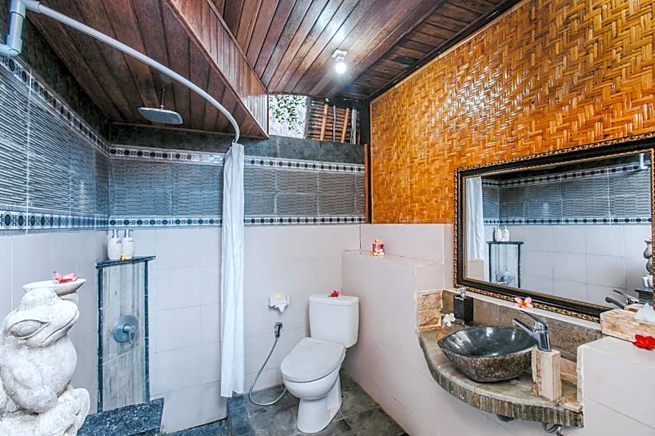 Alam Nusa Bungalow Huts & Spa