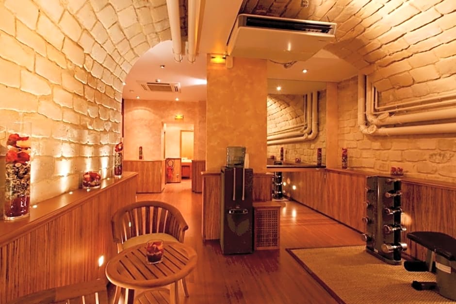 Rochester Champs-Elysees Hotel