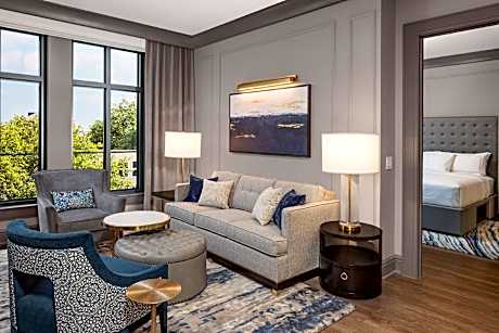 2 Bdrm 1 Kg 2 Qn Suite Hearing Accessible