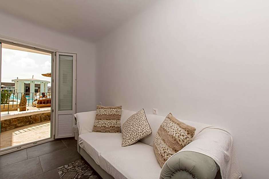 Peristeronas Village