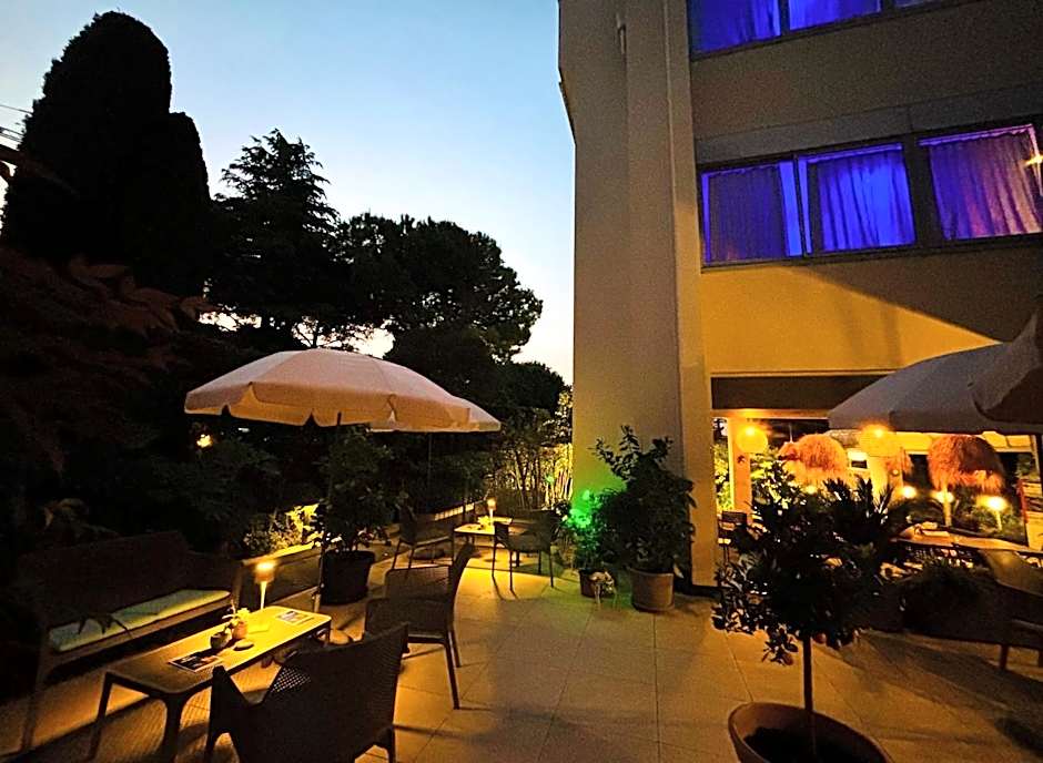 Hotel Alfieri by International