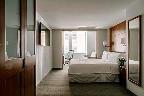 One-Bedroom Suite with Kitchenette