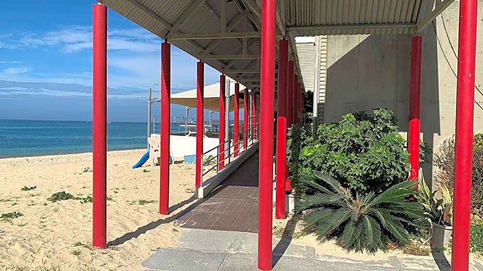 Hotel & Restaurant On the Beach Lue
