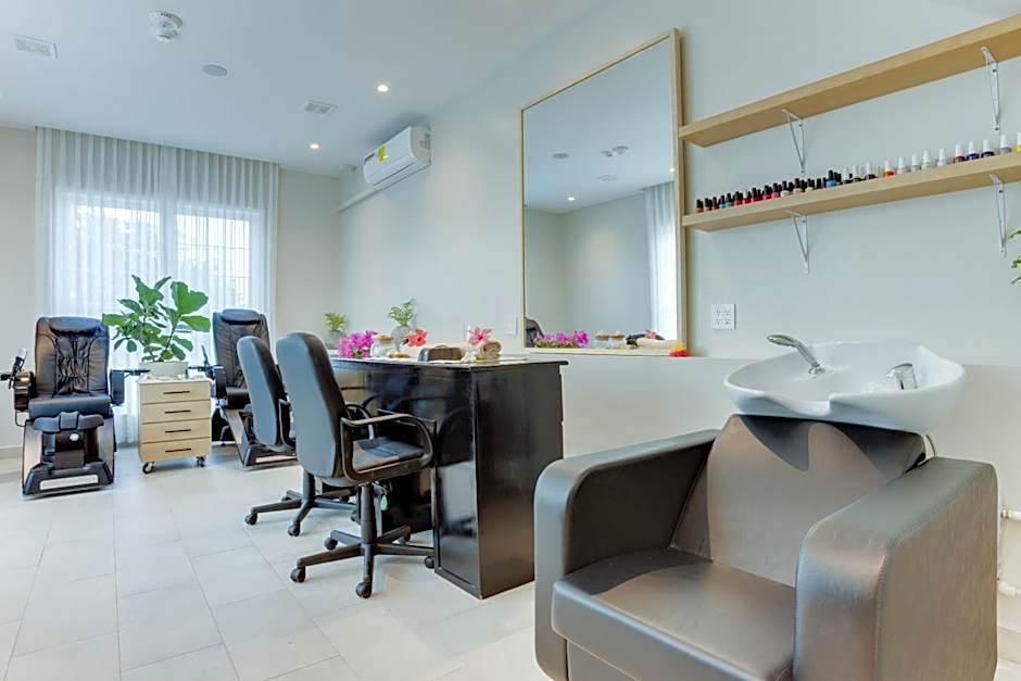 Alaia Belize, Autograph Collection