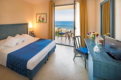 Double or Twin Room with Sea View