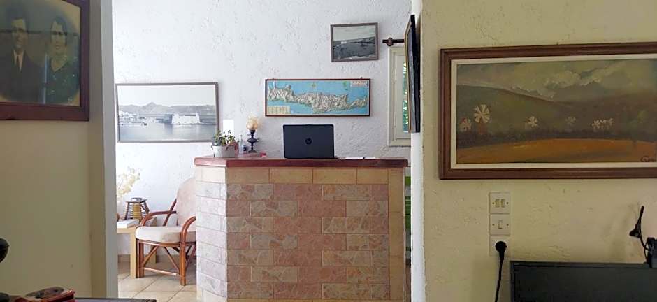 CLEO ROOM WITH PATIO 250m FROM THE BEACH