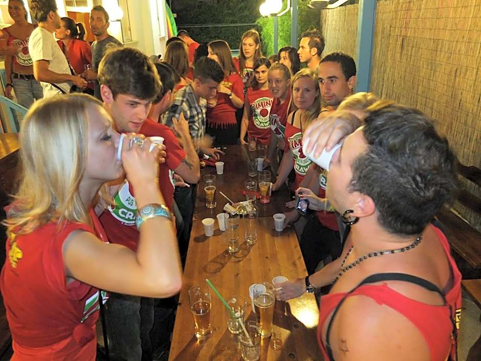 Sunflower Beach Backpacker Hostel & Bar