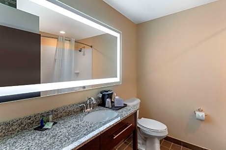 Queen Suite with Two Queen Beds - Non-Smoking