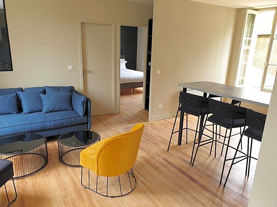 Au Loup Historic Apartments