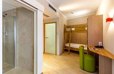 Family Room (2 Adults + 2 Children)