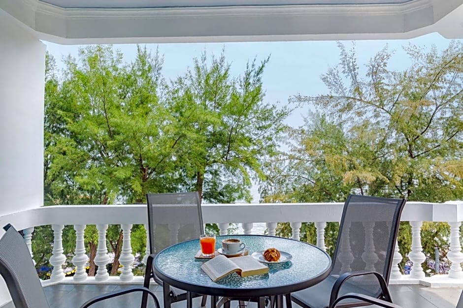 The BEACH CHA AM Suites