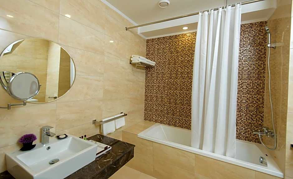 Bristol Central Park Hotel