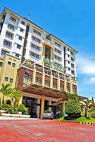 The Pinnacle Hotel and Suites