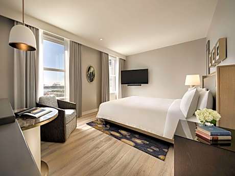 Deluxe King Room with Bay View