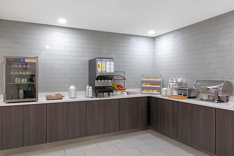 La Quinta Inn & Suites by Wyndham Blue Springs