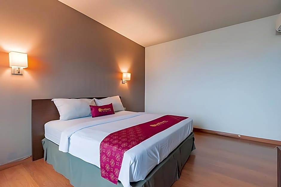 RedDoorz Premium near Paris Van Java Mall