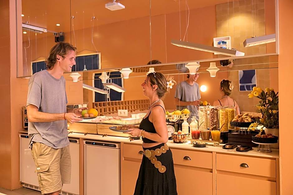 Latroupe Poblenou Beach