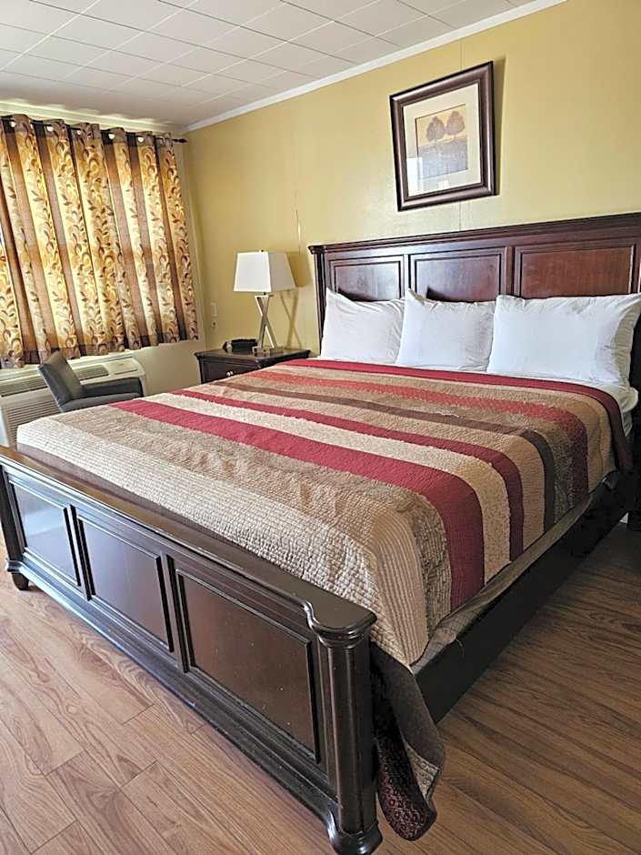 Parkway Motel & European Lodges