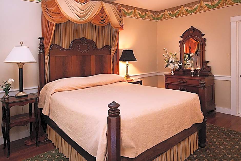 Monmouth Historic Inn