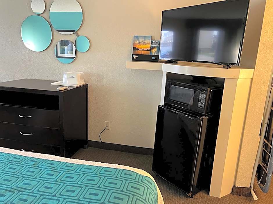 Howard Johnson by Wyndham Houston Heights/Downtown