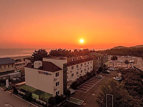 Mangsang Dluwa Hotel