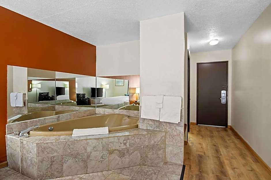 Econo Lodge Manistee