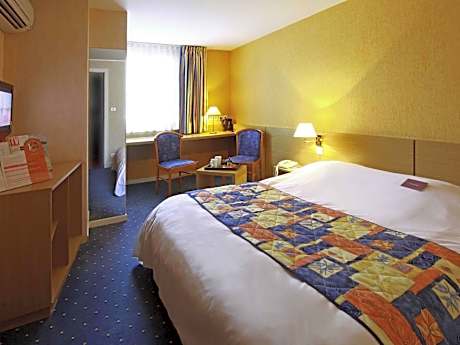 Standard Queen Room